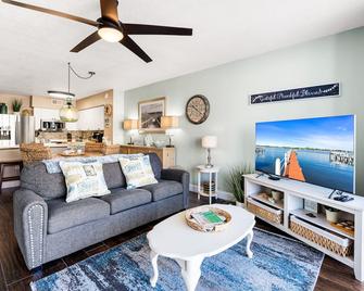 Beautiful 4th floor, 2 bed, 2 bath. Ready for your beach vacation! - Fort Walton Beach