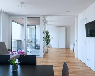 Hitrental Basel Apartments - Basel - Wohnzimmer