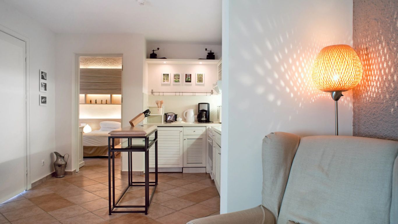 ديونيسوس هوتل