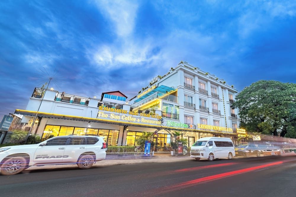 إسيسومبون هوتل آند سبا