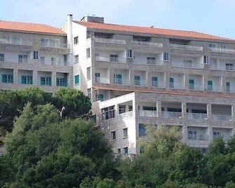 Hotel Monte bello - Ajaltoun - Building