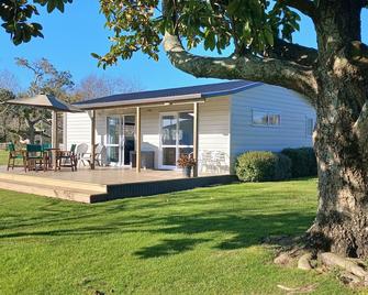 The Guest House - Awakeri Modern Country Cottage - Kawerau - Patio