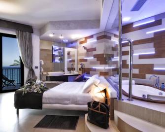 Mare Hotel - Savona - Camera da letto