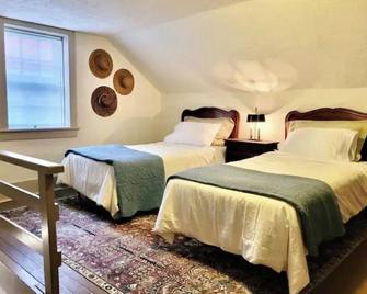 \'Little Brick House on Main (1865)” - Sainte Genevieve - Habitación