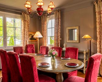 Les Maisons de Léa - הונפלואור - חדר אוכל