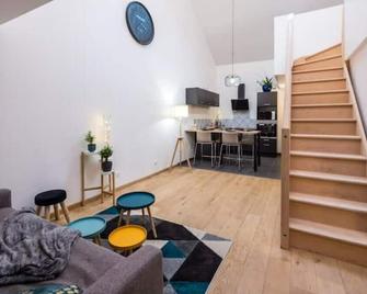 Duplex de 80m2 dans un village de caractère ! - Chalandry-Elaire - Sala de estar