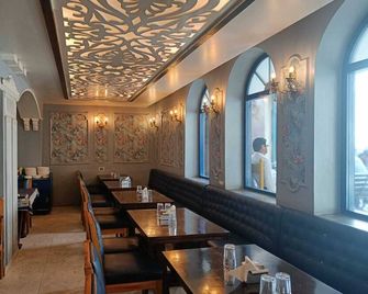 Maya Hotel & Restaurant - Agra - Restaurant