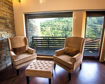 The Glenbrook Estate - Nainital - Wohnzimmer