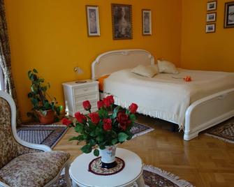 Italian Flair in Antique Villa, Dolce Vita Near the SPA - Mariánské Lázně - Camera da letto