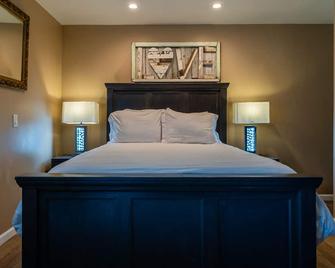 A-N-D Suites In Paso Robles Wine Country For Comfort And Convenience! - Paso Robles - Bedroom