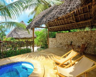 Zanzibar Sunrise at Bandas - Матемве
