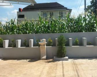 Alia Corner Homestay - Banjarnegara - Balcón