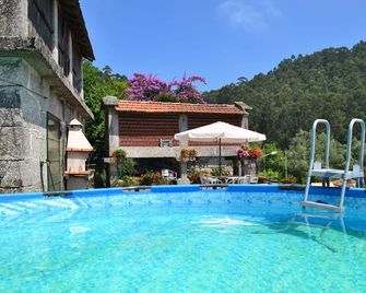 Holiday house with pool, beautiful views and close to Gerês! - Vilela (Braga) - Piscina