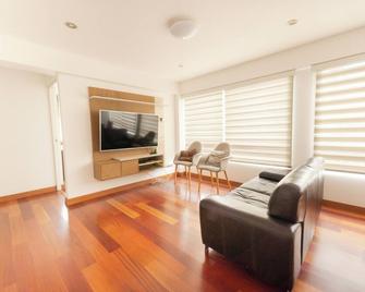 Cozy 2-bedroom apartment + office in Surquillo, Lima Peru. - Lima