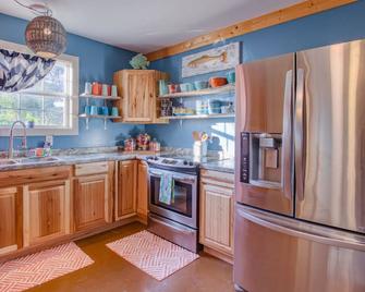 Lakefront, Swim, Fish, Kayak, fire pit, star gazing, pet friendly. All on site! - New Market - Keuken