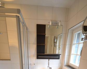 Apartments Haus Dienhart - Piesport / Mosel Apartment Ahr (No. 6) - Piesport - Bathroom