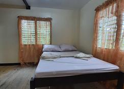 Relax And Recharge After A Long Day Adventure! - Batuan - Bedroom