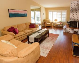 Cozy home in quiet neighborhood - Henderson - Living room