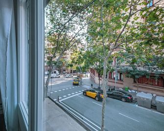 Bebarceloner Eixample Apartments - Barcelona - Balkon