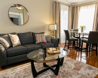 Hotel Metropolitan - Long Beach - Living room