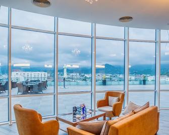 Jrw Welmond Hotel & Casino Batumi - Batumi - Living room