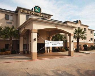 Quality Inn & Suites Waco - Waco - Bangunan