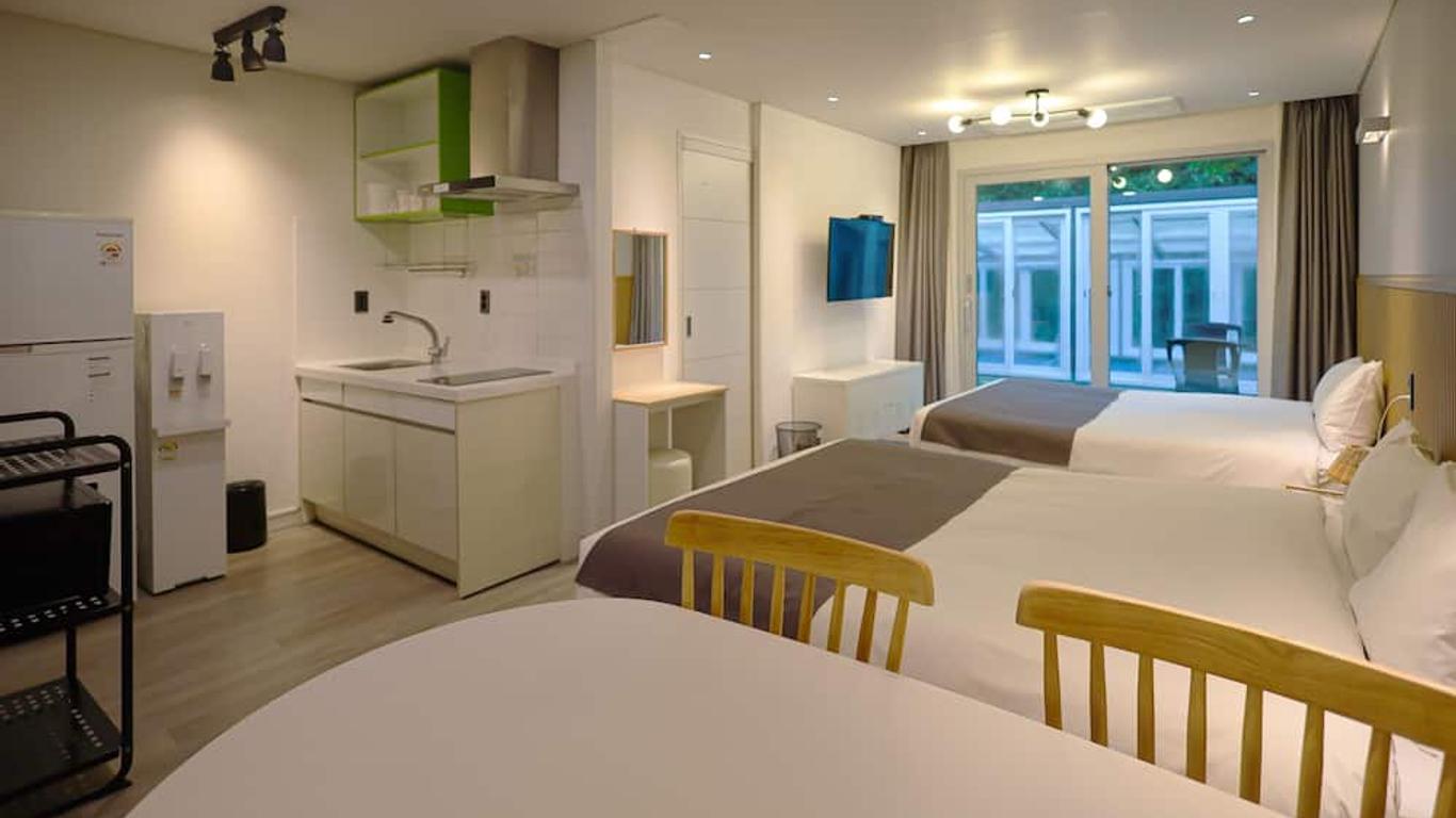 Pool and Villa Sorang