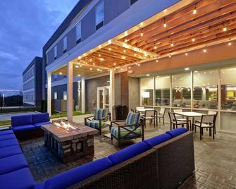 Urban Oasis: 2 Pet-friendly Accommodation in Michigan. Onsite Pool, Breakfast! - Grand Rapids - Terasa