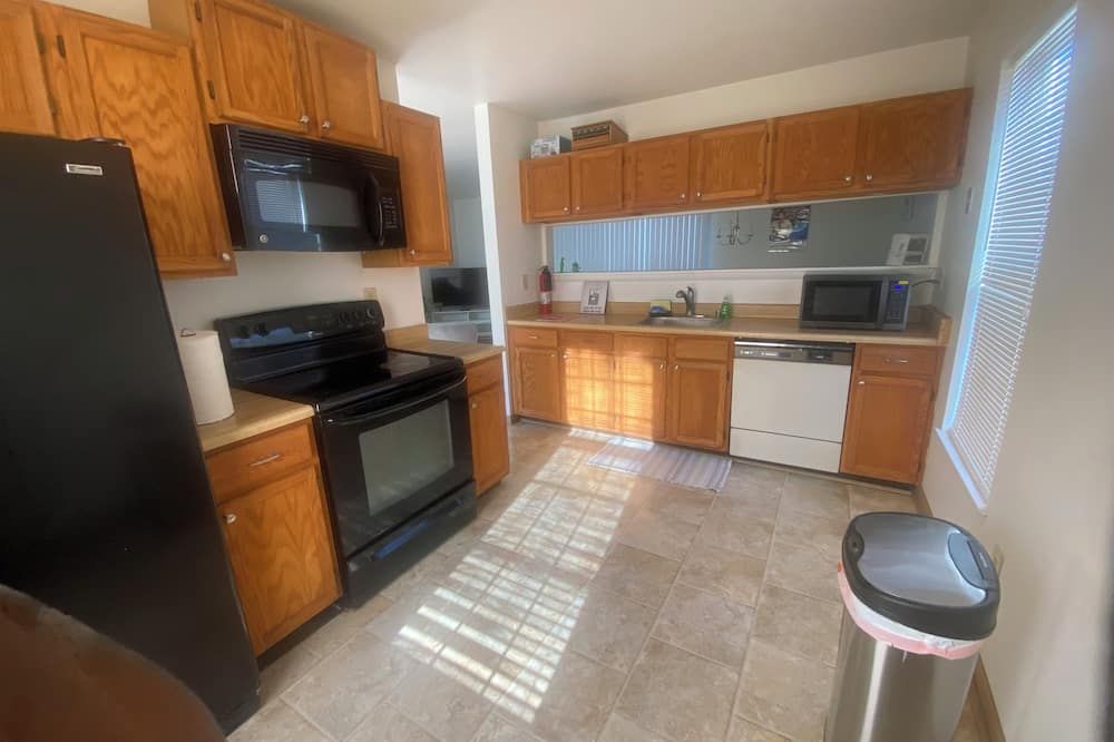 Olivia House - 3bd 1bth