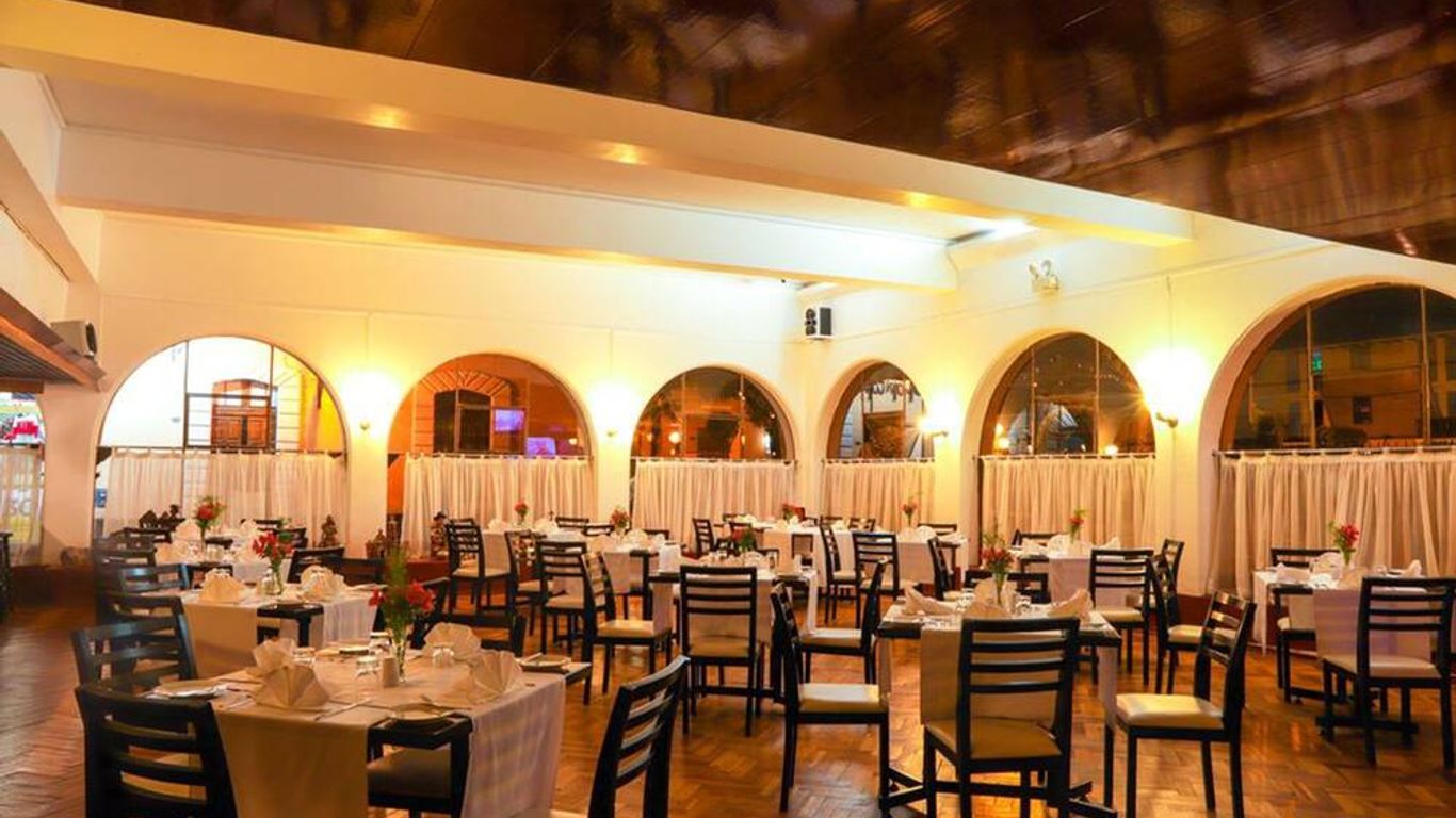 دي إم هوتلز أياكوتشو