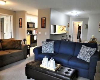 Mountain View Condo, 7+ Night Disc%, 2 Balconies, 2 King Br, 2 Bath-Pool/Hot Tub - Radium Hot Springs - Living room