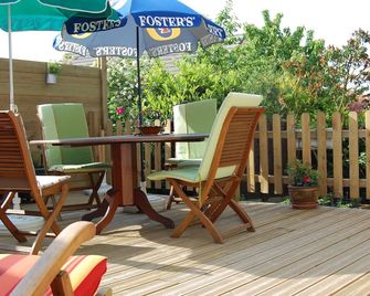 Couette Et Cafe Crème - Le Coudray - Patio