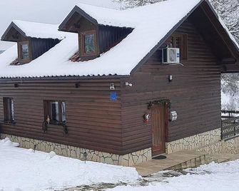 Matan House - Оточац - Будівля