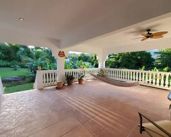 Estrella del Sol - At the foothills of El Yunque National Forest - Rio Grande - Patio