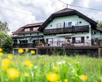 Ferienwohnung für 2-4 Personen mit Großem Balkon - Bartlbauerhof - Ferndorf - Gebäude