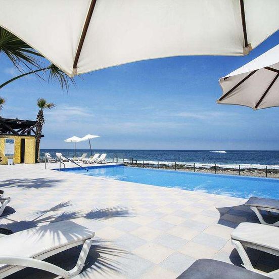 Pool view of Panamericana Hotel Arica