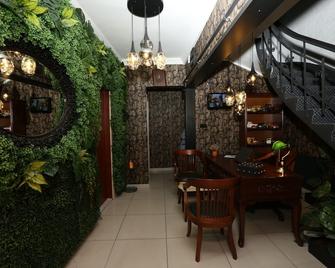 Perazre Hotel - Istanbul - Front desk