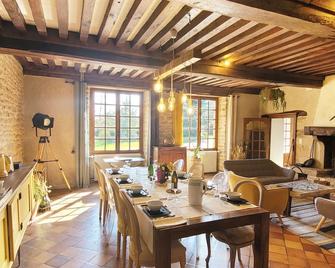 House-entière-Exclusive-Private Bathroom-Woodland view - Chailly-sur-Armançon - Comedor