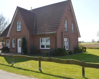 Ferienhaus Tini - Wirdum - Edificio