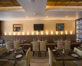 Crossway Parklane Airport Hotel Chennai - Madrás - Restaurante