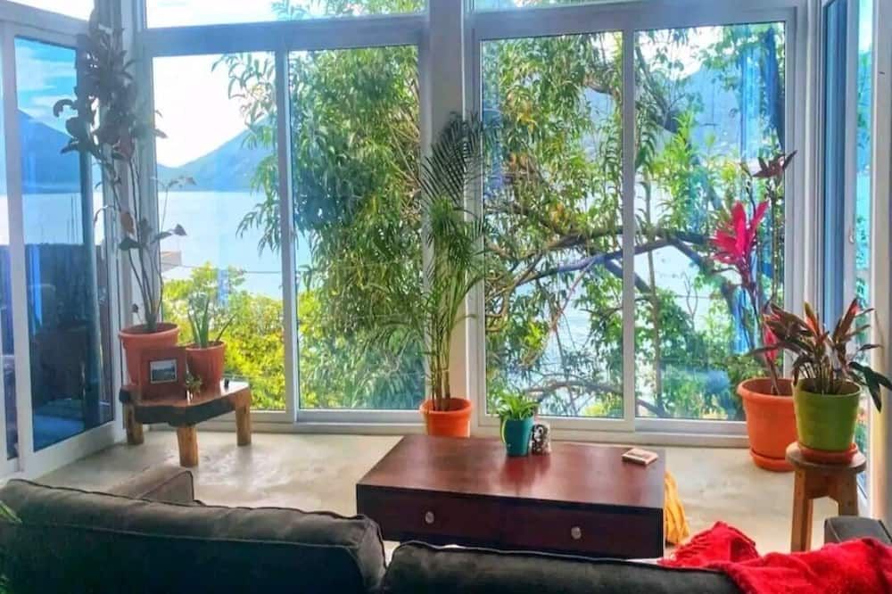 Entire home with breathtaking views of Lake Atitlan and volcanoes - San Marcos La Laguna - Sala de estar