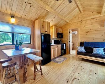 Oceanfront Sunset View Cabin - Milbridge - Comedor