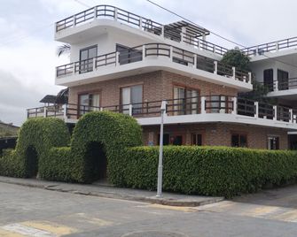 Hotel Starfish - Puerto Villamil - Building