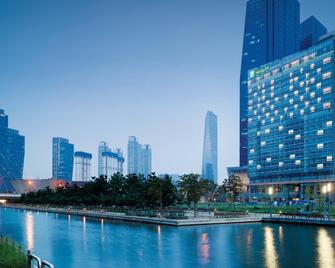 Holiday Inn Incheon Songdo - Incheon - Edificio