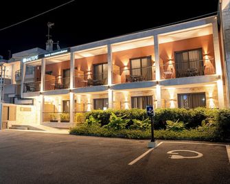 Maltepe Luxury Accommodation - Kallithea - Gebouw