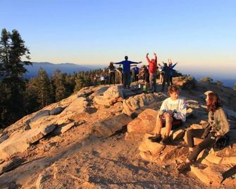Montecito Sequoia Lodge - Red Fair