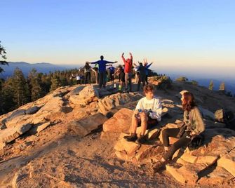 Montecito Sequoia Lodge - Red Fair