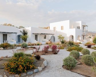 Crystal Mare Suites - Naxos - Strand