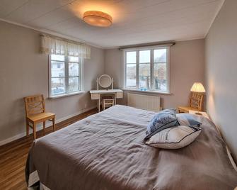 4 Bedroom Nice Home In Bovallstrand - Bovallstrand - Bedroom