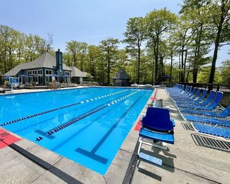 Highland Breeze Loft |Pool Steps Away | Ideal for Longer Stays | Pets Welcome - Somerset - Pool